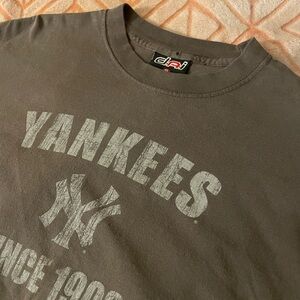 D.a.i brand grey Yankees tee